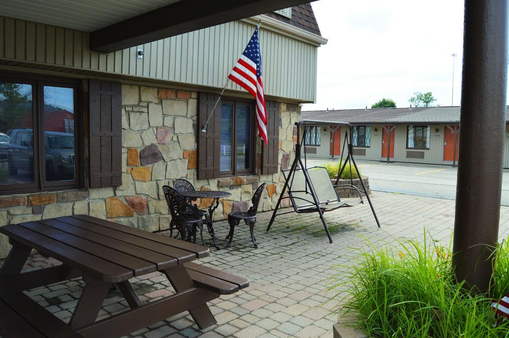 Deer Creek Motel เคมบริดจ์ ภายนอก รูปภาพ